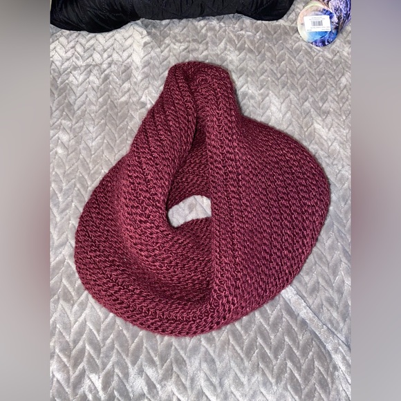 ALDO Infinity Scarf - Picture 2 of 4
